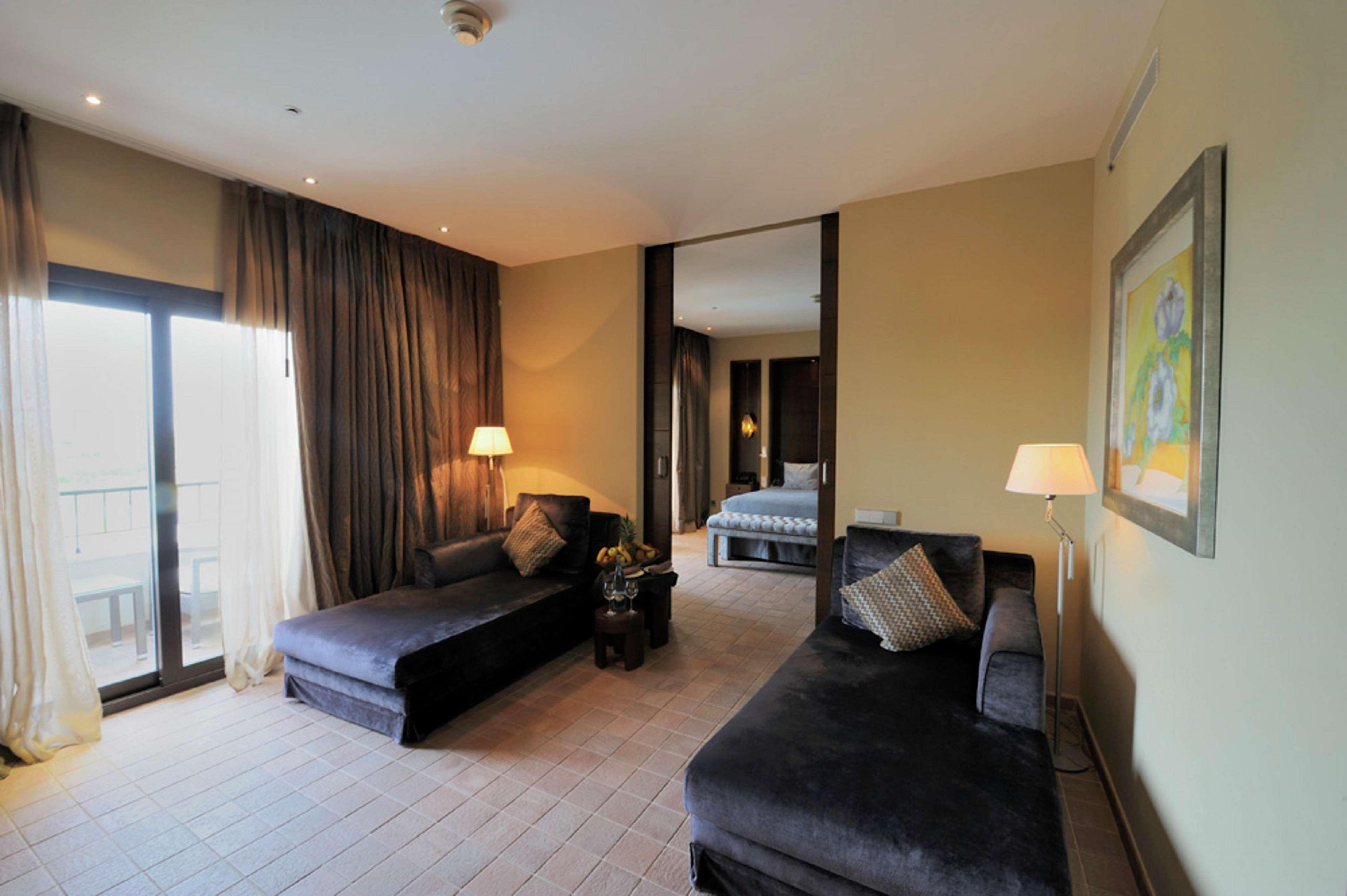 Doubletree By Hilton La Torre Golf Resort Roldan Exterior photo A suite at the hotel
