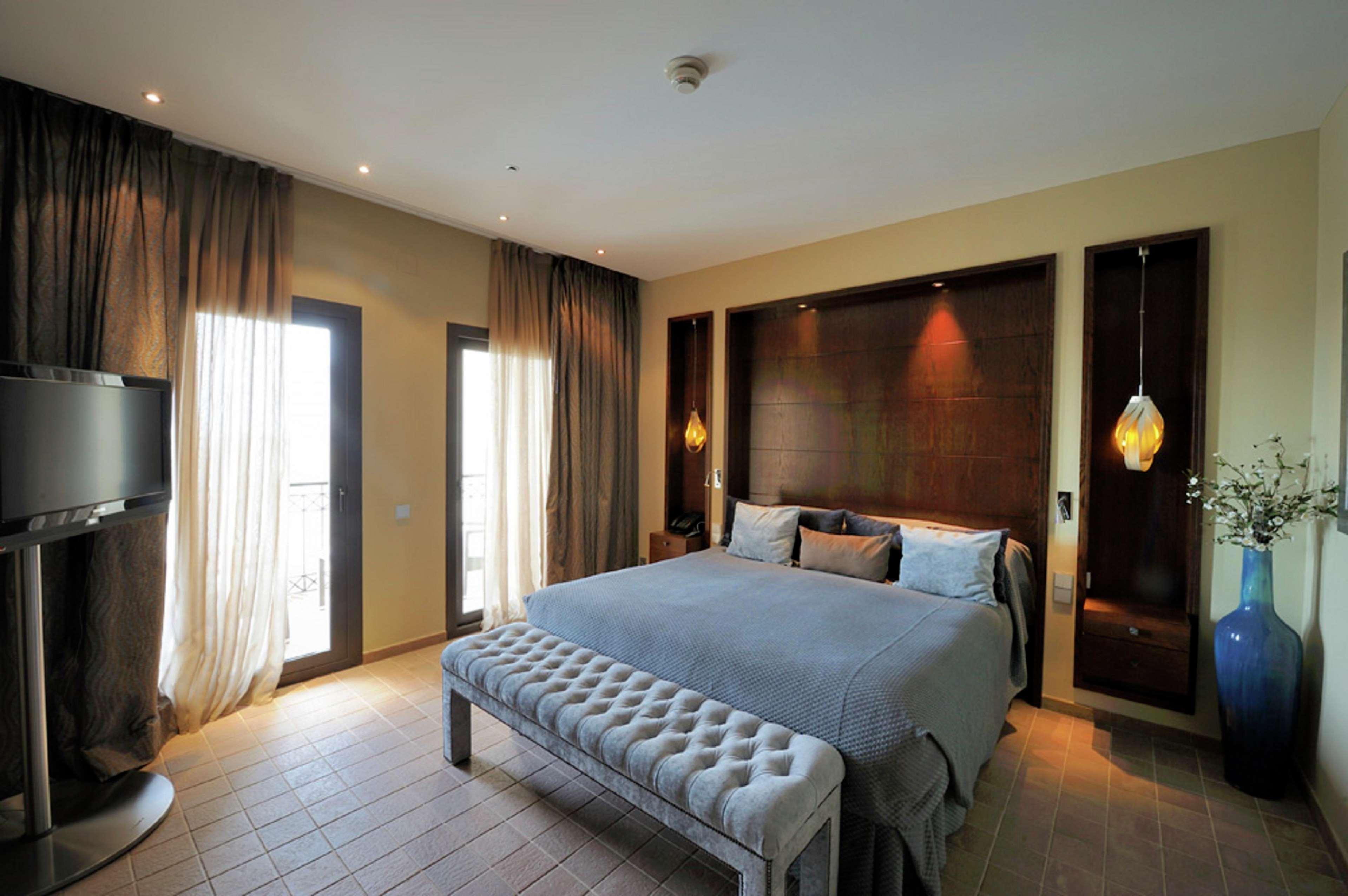 Doubletree By Hilton La Torre Golf Resort Roldan Exterior photo A bedroom at the hotel