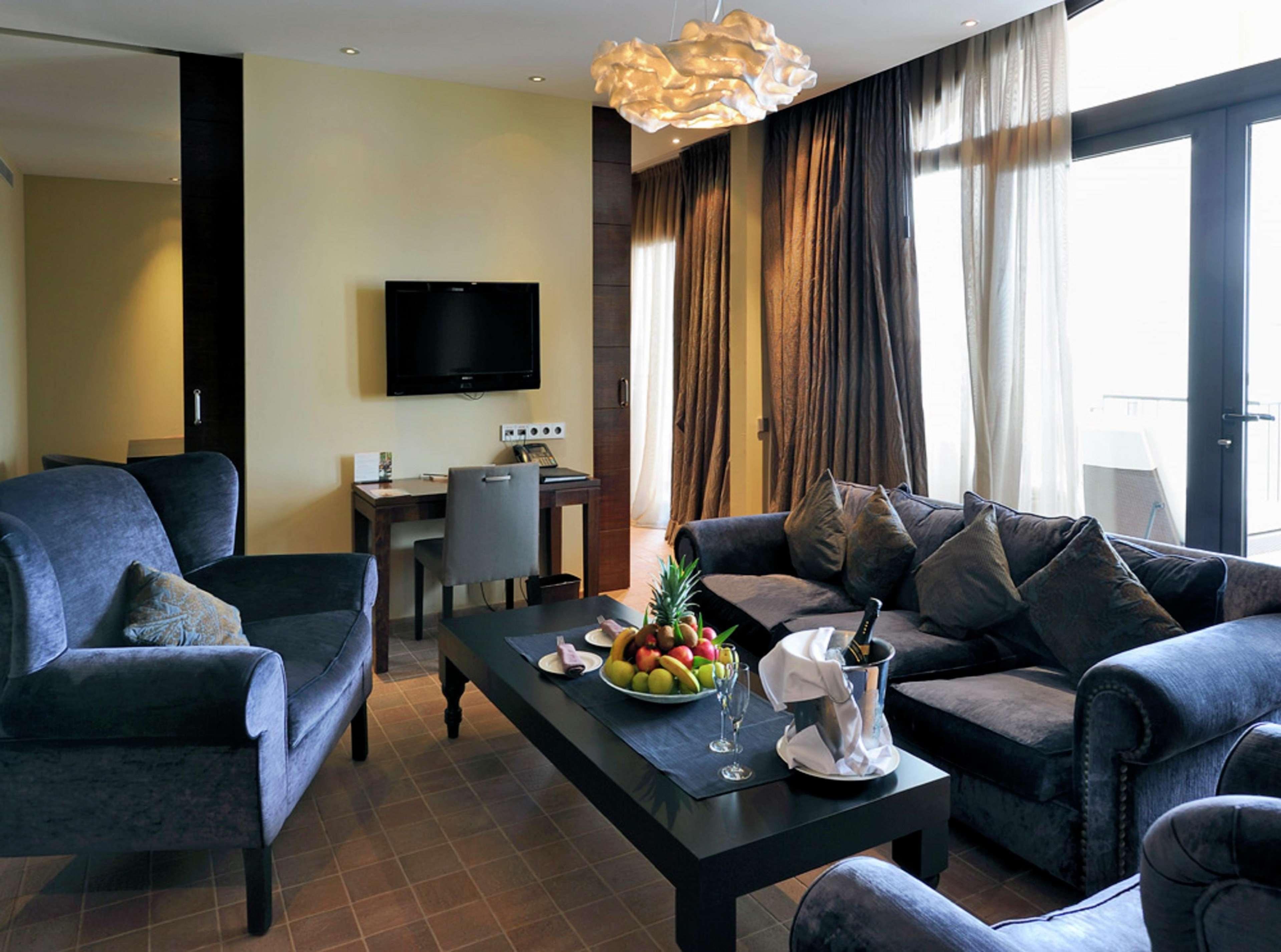 Doubletree By Hilton La Torre Golf Resort Roldan Exterior photo Suite