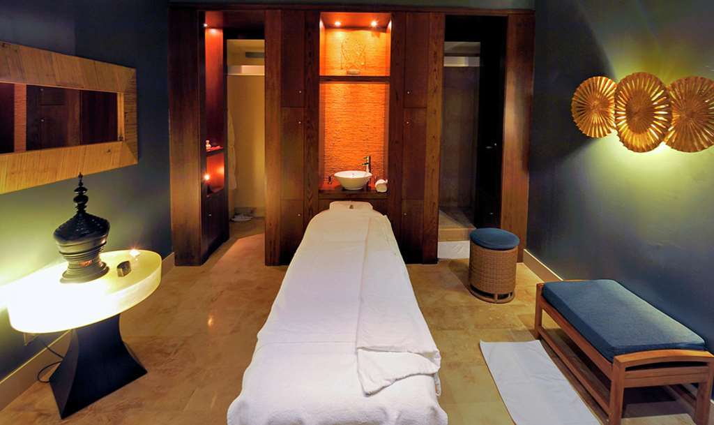 Doubletree By Hilton La Torre Golf Resort Roldan Facilities photo A treatment room at a spa